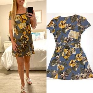 🔴 Black Friday SALE 
Vintage 90s Retro Hawaiian Postcard Dress Possessed Brand